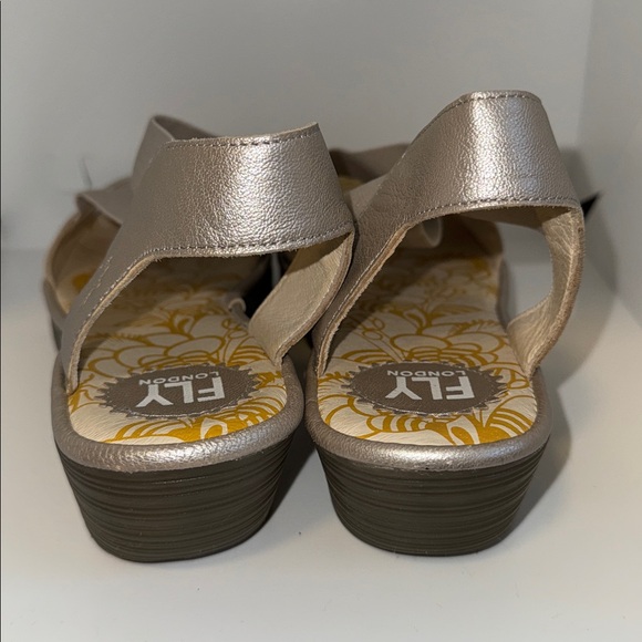 Fly London RALE Cross Band Wedge Sandals Metallic Silver Women’s 38 US 7.5-8 - Picture 6 of 11